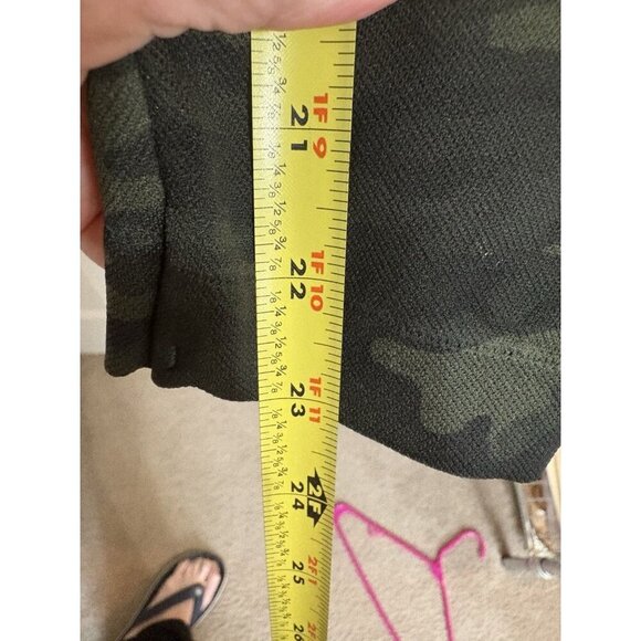 Spanx Dark Greens Camo Leggings for Women, Size Large 23" Inseam - Picture 3 of 6